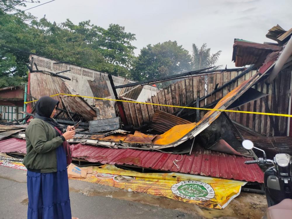 Toko Roti di Bontang Hangus Terbakar