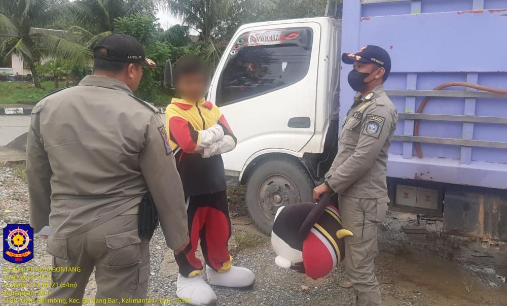 Bahayakan Pengendara, Satpol PP Bontang Amankan Badut Jalanan