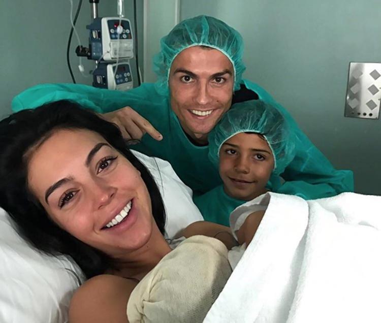 Cristiano Ronaldo Resmi Sandang Status Ayah Empat Anak