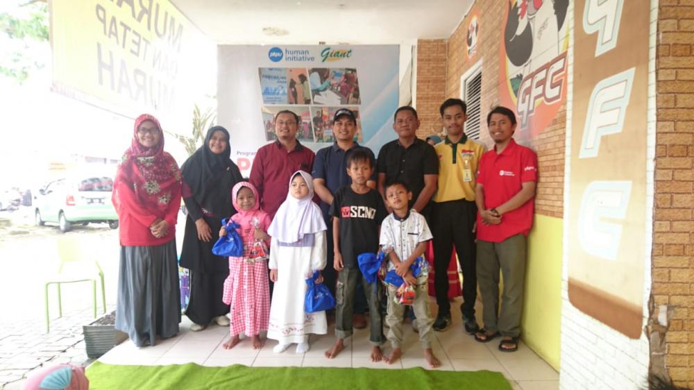 Giant Ekspres Balikpapan Gandeng PKPU HI Kaltim Rayakan Hari Anak Nasional