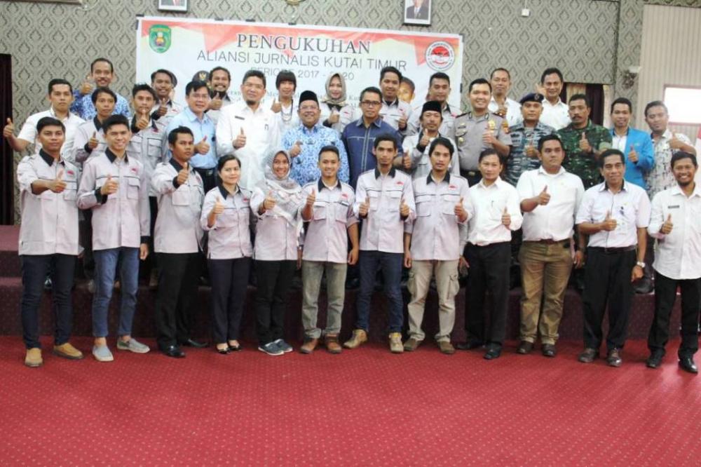 Kepengurusan AJKT Dikukuhkan, Bupati Ismu: OPD Tidak Boleh Pelit Informasi