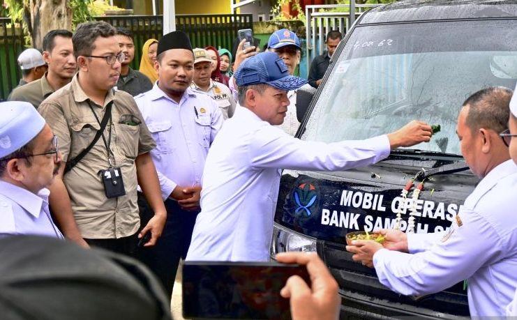 Bank Sampah Sekumpul, Menteri LH Hanif Ganjar Mobil Berkat Inovasi