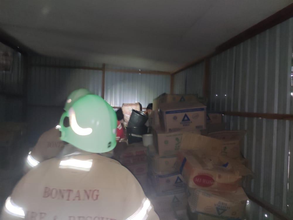 Disantap Api, Warung di Bontang Nyaris Ludes Terbakar