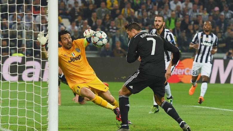 Gianluigi Buffon vs Cristiano Ronaldo