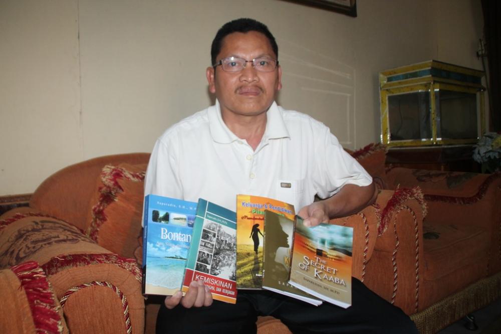  Saparudin, PNS sekaligus Penulis 11 Buku 