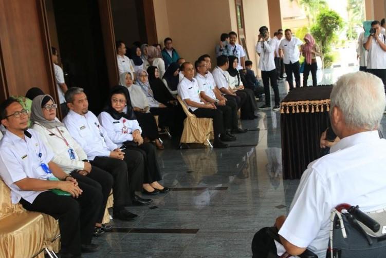 Awang Faroek Pamitan dan Kembalikan Seluruh Aset Negara