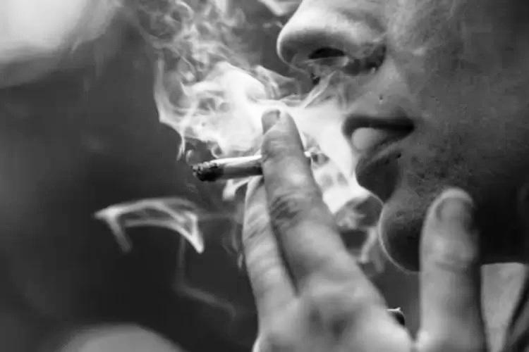 Anak Disuapi Negara, Ayah â€˜Bakar Uangâ€™ untuk Rokok