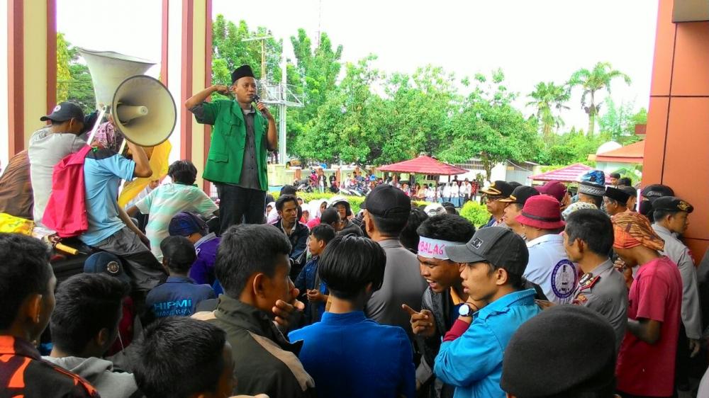 Forum Maros Bersatu Unjuk Rasa Tolak Eksekusi Cambalagi