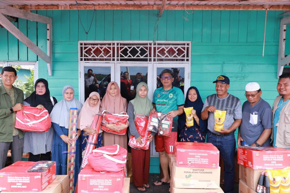 Wali Kota Bontang Serahkan Bantuan Bagi Korban Angin Puting Beliung