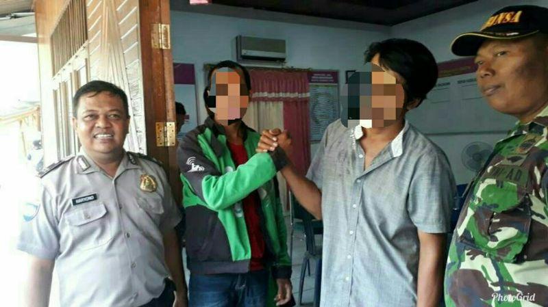 Diduga Salah Paham, Sopir Gojek Bentrok dengan Angkot