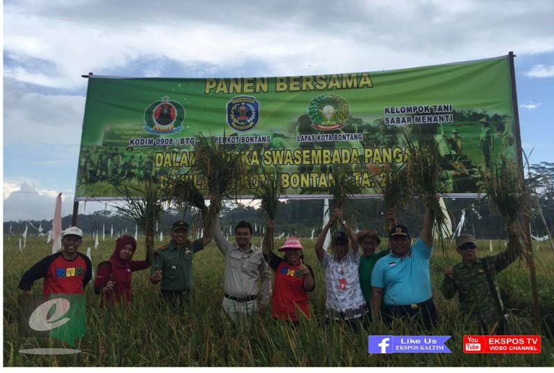 PANEN BERSAMA DALAM RANGKA SWASEMBADA PANGAN KOTA BONTANG