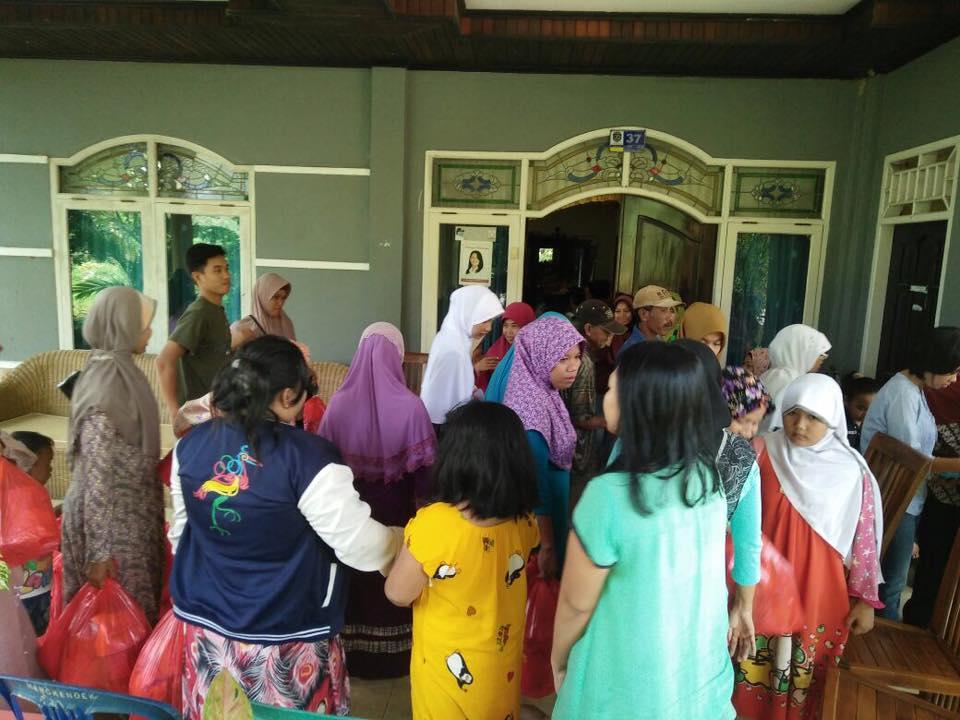 KELUARGA HENRY PAILAN BERBAGI 110 PAKET SEMBAKO, ETHA : SEMOGA BERMANFAAT