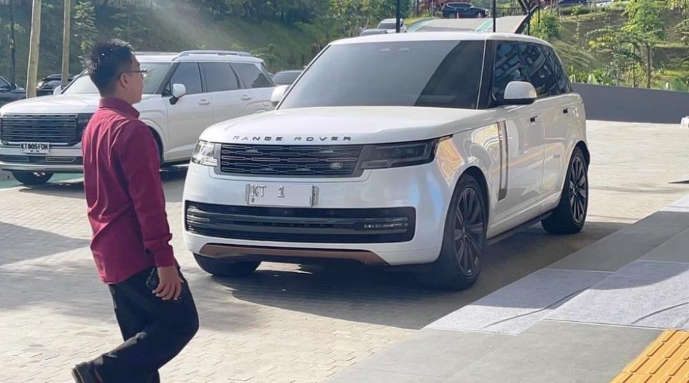 Fakta Baru Mobil Dinas Gubernur Kaltim Rp8,5 Miliar, Dibeli Lewat Perantara 