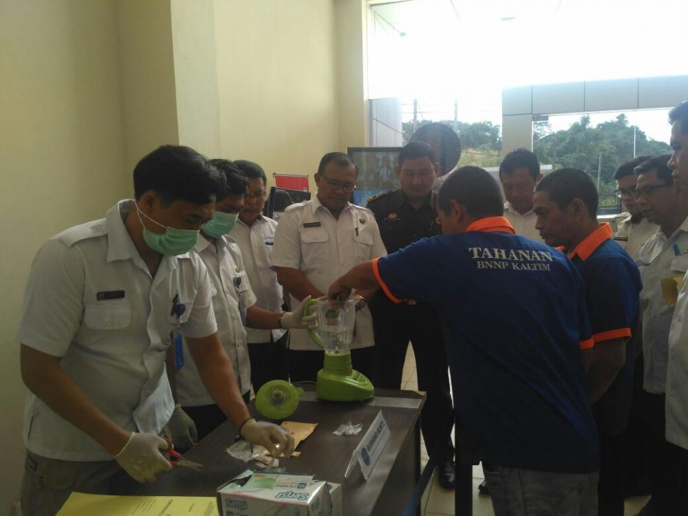 BNNP Kaltim Musnahkan 60 Paket Sabu  