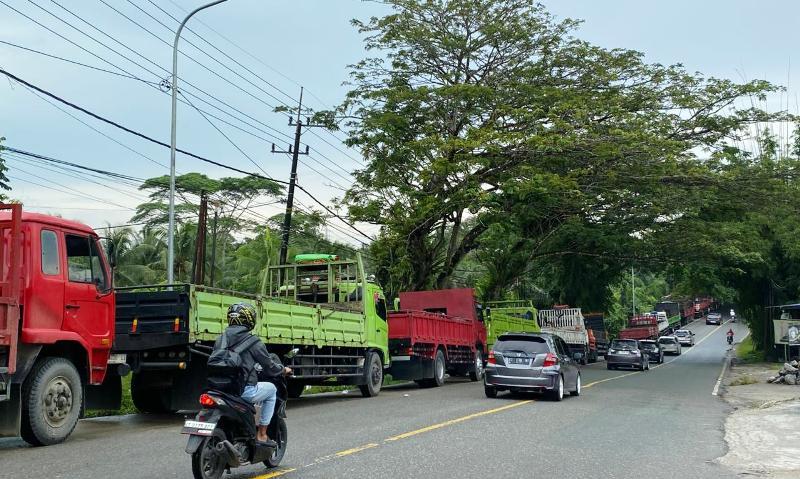 Pilu Sopir Truk di Kota Minyak: Antre Solar 4 Hari 4 Malam