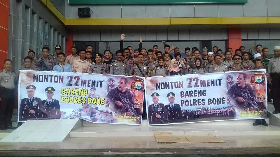 Kapolres Bone Boyong Wartawan Nobar di Dakota Cinema Sengkang