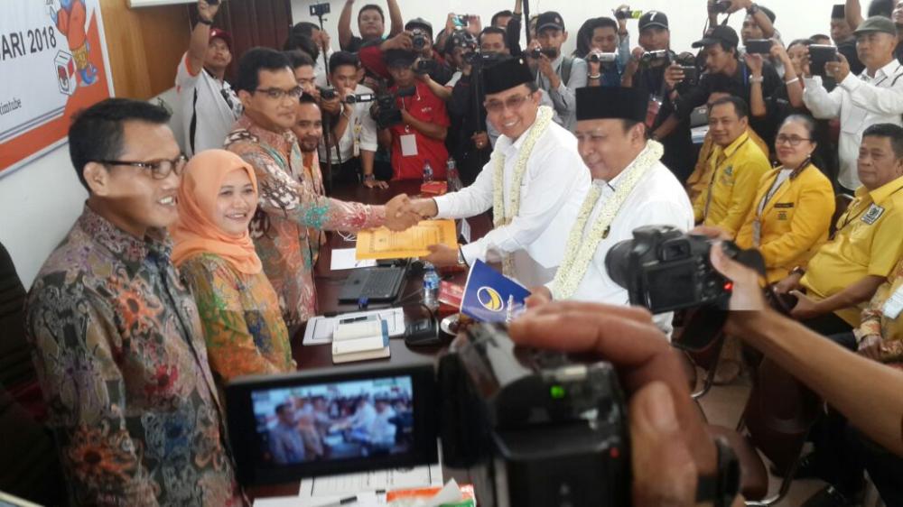 Daftar ke KPU Kaltim, Sofyan - Nusyirwan Diiringi Solawat