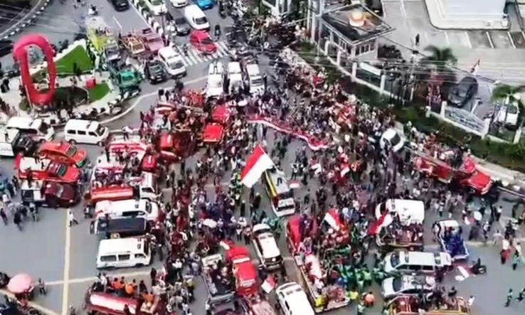 Ribuan Relawan Padati Lembuswana, Samarinda Hening Kibarkan Merah Putih