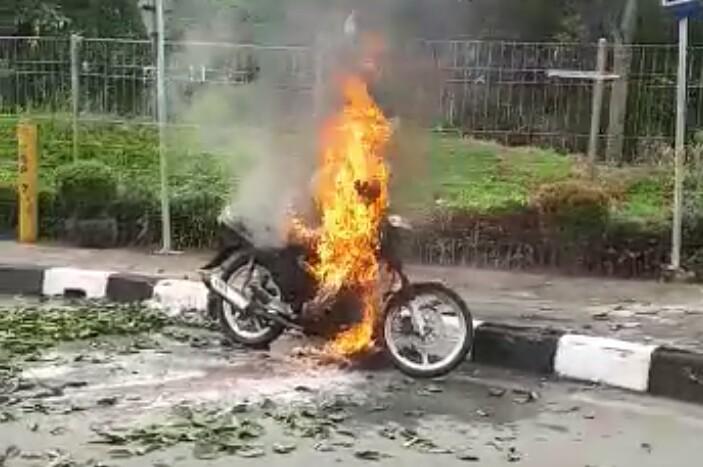 Sebar Hoax, Pengunggah Video Motor Terbakar Depan Polres Bontang Diburu Polisi