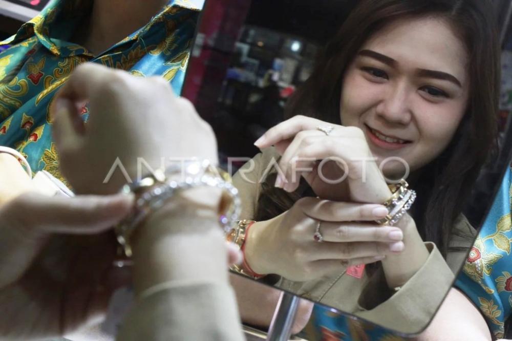 Harga Emas Hari Ini Senin Tembus Rp2,9 Juta! 