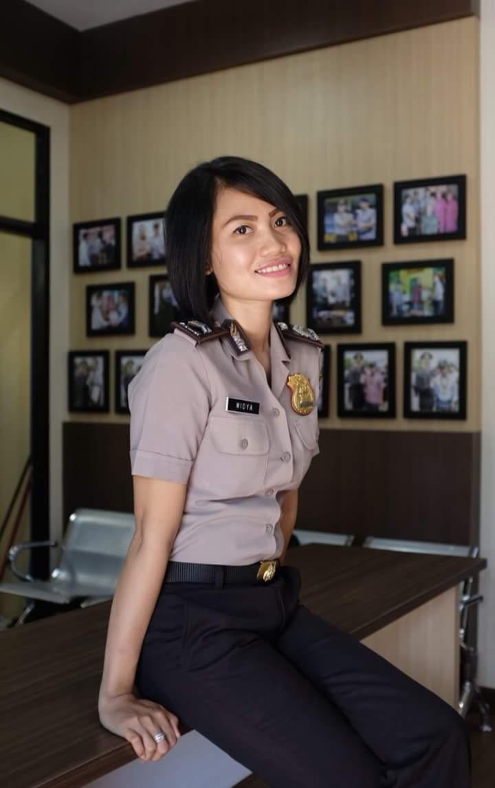 Polwan Cantik yang Pernah Merawat Bayi Korban Sandera