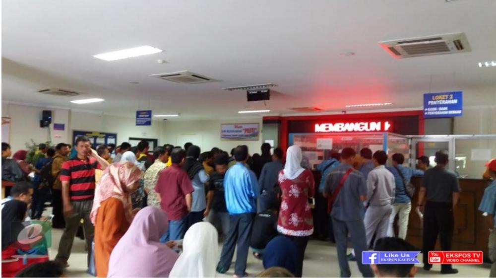 Hindari Tarif Baru, Ratusan Warga Padati Kantor Samsat Hari Ini