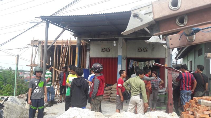 DUA PEKERJA BANGUNAN DI BONTANG, NYARIS TEWAS TERSENGAT LISTRIK BERTEKANAN TINGGI