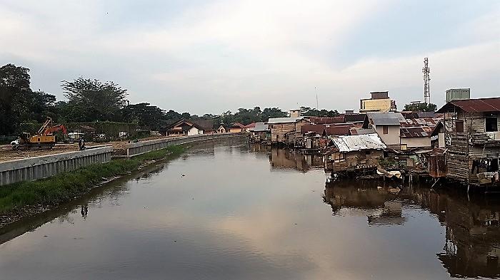 Normalisasi Sungai Karang Mumus Terganjal Penolakan Warga 