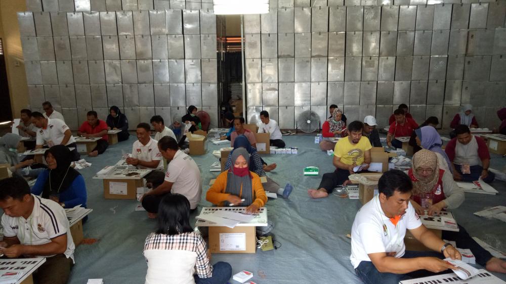 KPU Bontang Mulai Sortir dan Lipat Surat Suara Pilgub Kaltim 2018