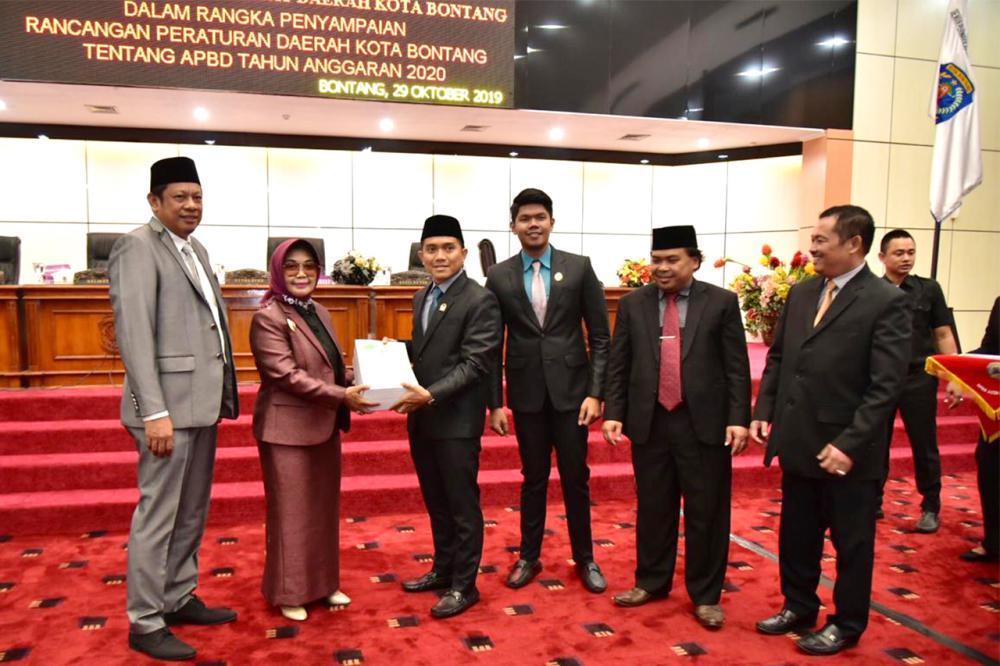 Paripurna DPRD Bontang, Wali Kota Neni Sampaikan Nota Keuangan R-APBD 2020