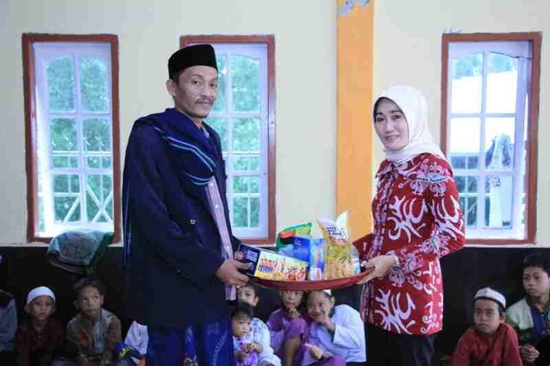 TP PKK BONTANG SALURKAN BANTUAN SEMBAKO KE PONPES