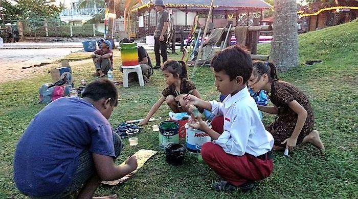 Berkarya dengan Limbah Pantai Bersama Rumah Seni Nirmana 