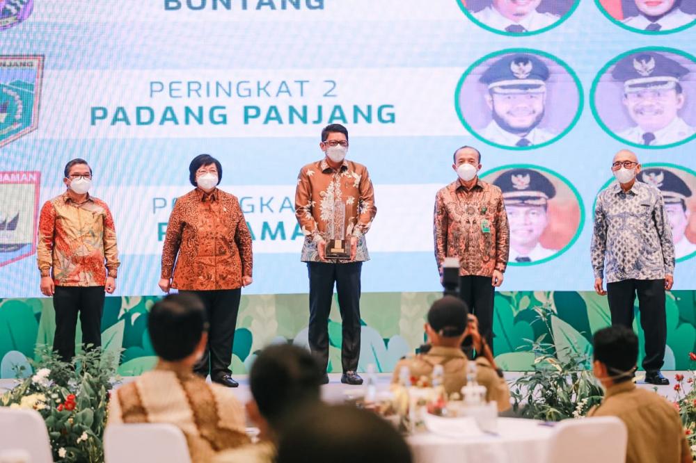 Basri Rase Raih Penghargaan Nirwasita Tantra 2020