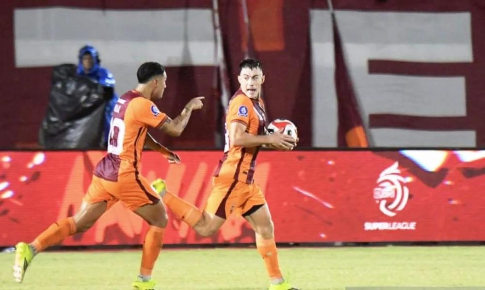 Borneo FC Tahan Persib 1-1, Gol Penalti Peralta Selamatkan Pesut Etam