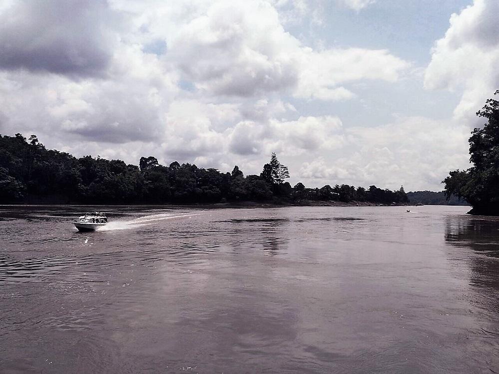 Geliat Transportasi Mahakam Ulu, Air Sungai Surut Siap-Siap Turun