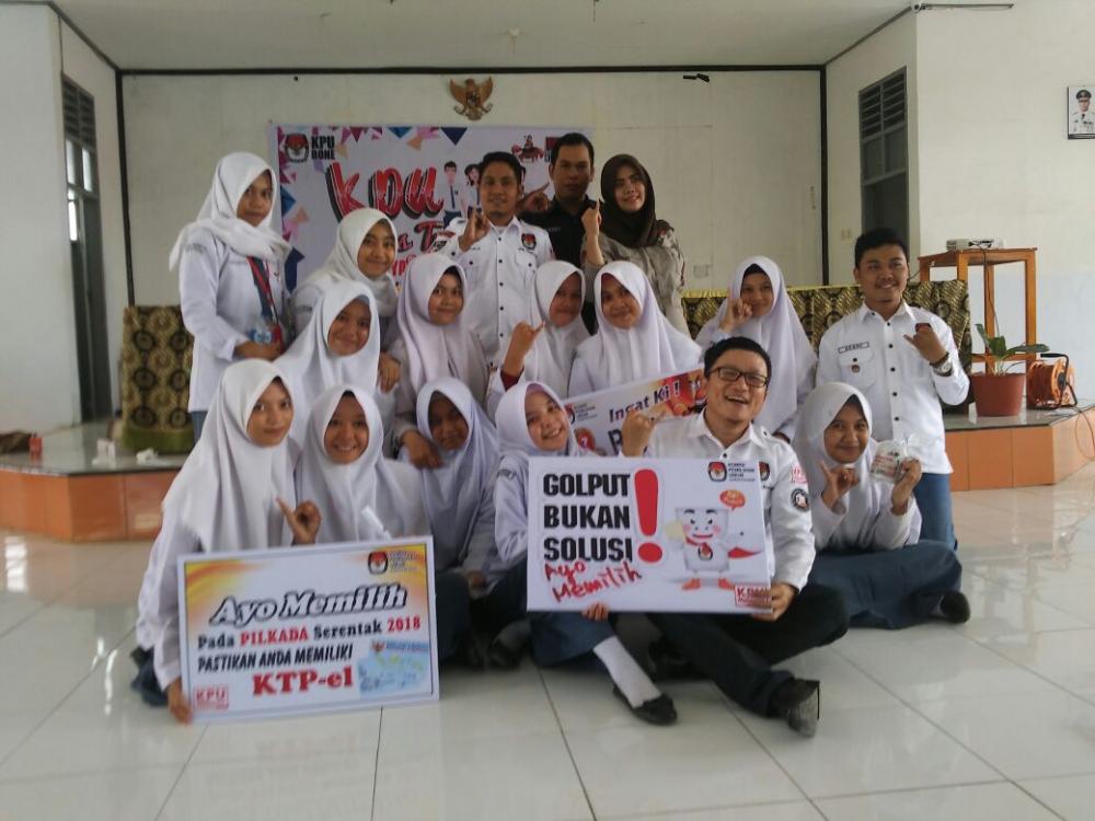 Sukseskan Pilkada Bone, PPK Tanete Riattang Barat Ajak Siswa Tidak Golput