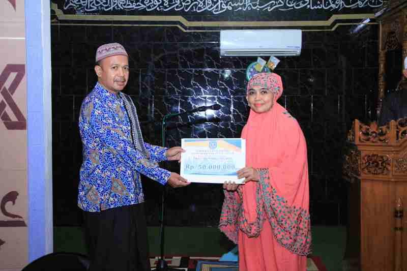 SAPARI RAMADHAN, WALIKOTA BERI BANTUAN DANA KE MASJID NURUL MAâ€™MUN
