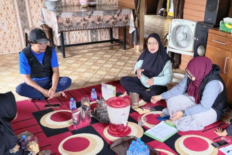 Terpencil di OKI, Berani Terbang ke Kalimantan: Cara Ibu-Ibu Ini Mengubah Nasib