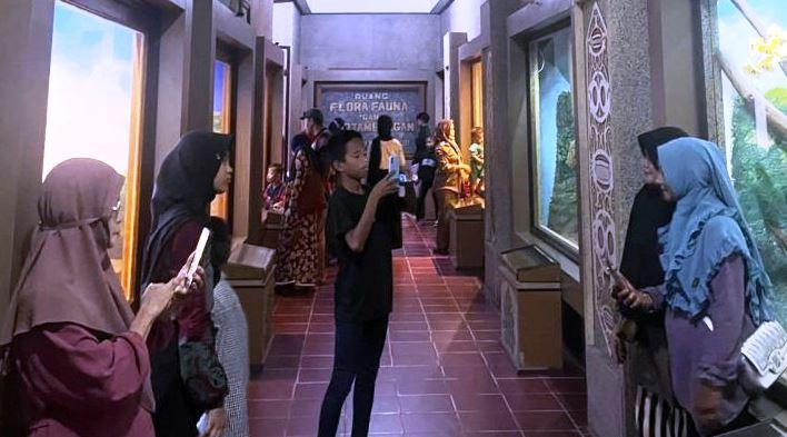 Ribuan Wisatawan Serbu Museum Mulawarman 