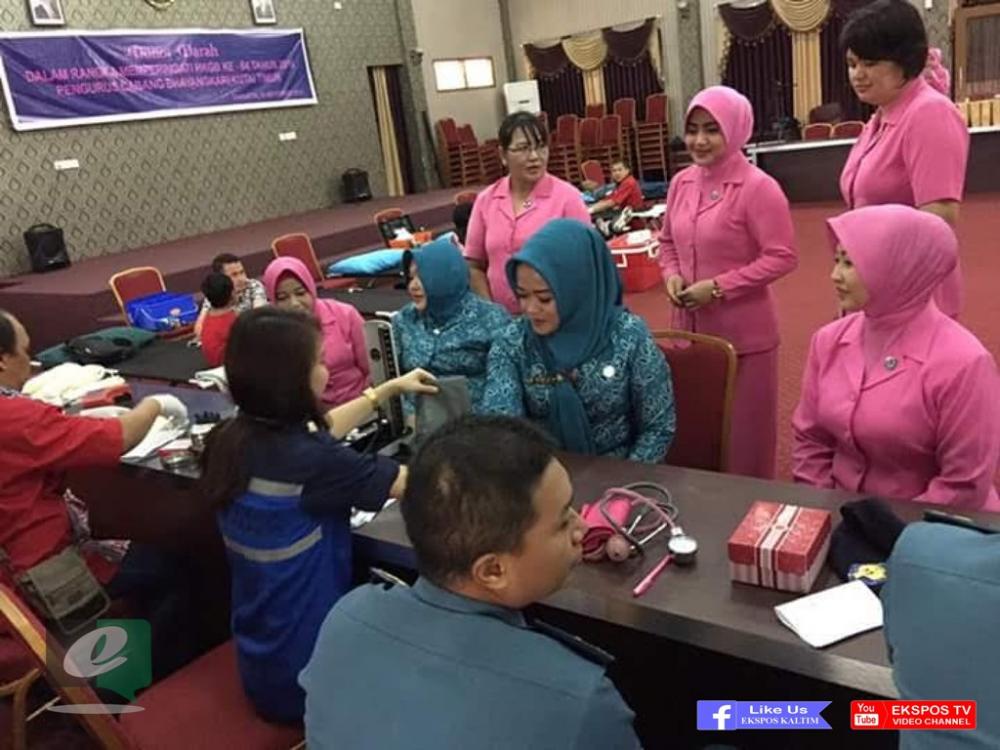 Hadiri HUT HKGB ke-64, Wakil Ketua TP PKK Kutim Donasikan Darah