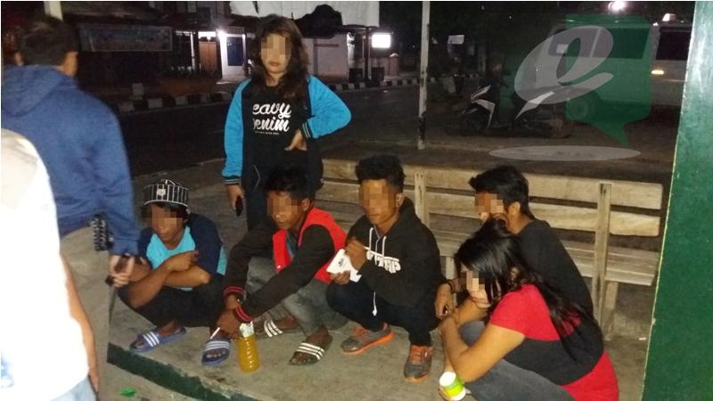 BERPESTA MINUMAN OPLOSAN, 6 REMAJA DIJARING POLISI