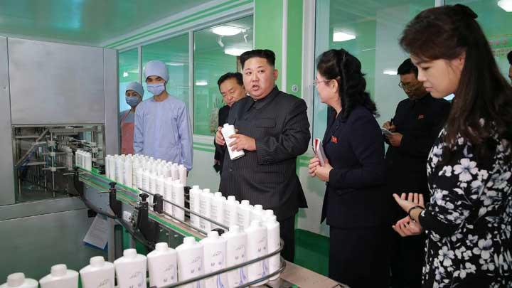 Aksi Kim Jong-un Saat Kunjungi Pabrik Kosmetik