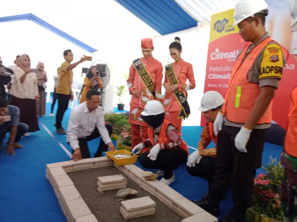 Wali Kota Bontang Letakkan Batu Pertama Pembangunan City Mall