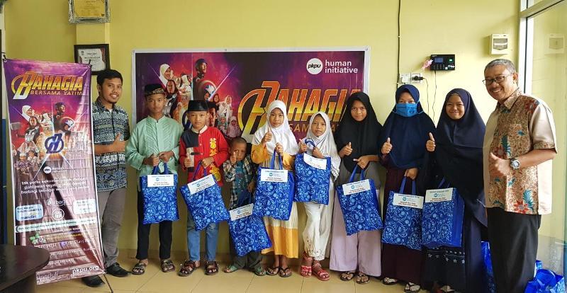 PKPU Bontang Bagikan Bingkisan Lebaran ke Anak Yatim