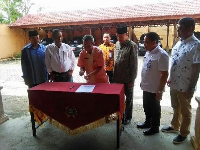 10 Anggota DPRD Kaltim Kembalikan Mobil Dinas