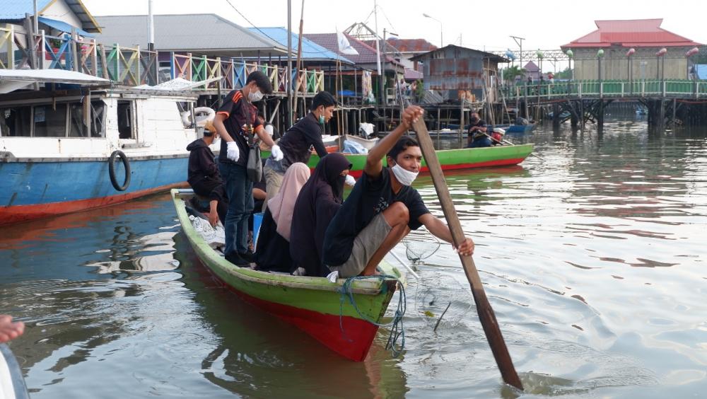 Gandeng IPBK dan Karang Taruna, Kelurahan Bontang Kuala Gelar Aksi Bersih – bersih