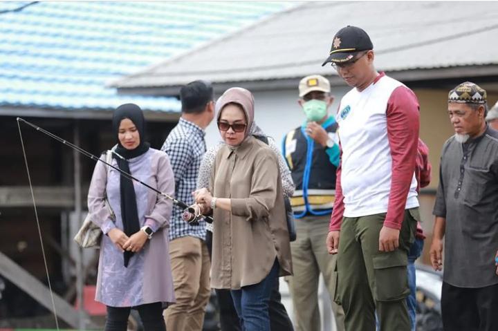 Wawali Najirah Buka Fun Fishing Mahasiswa KKN IPB