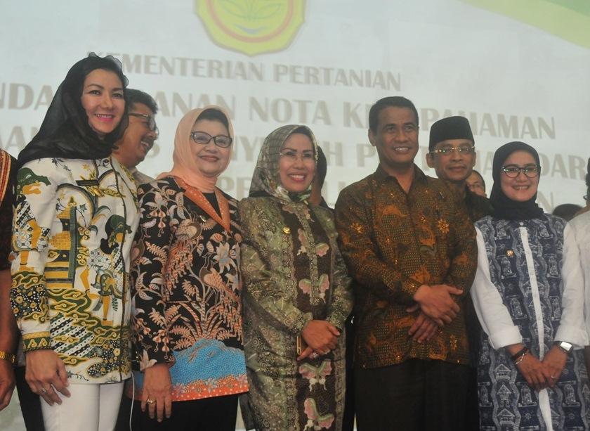 BUPATI KUKAR TANDATANGANI MoU PENGADAAN CPNS PENYULUH PERTANIAN