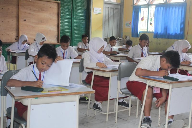DI HARI PERTAMA PELAKSANAAN US, SISWA SDN OO7 NAMPAK BEGITU ANTUSIAS 