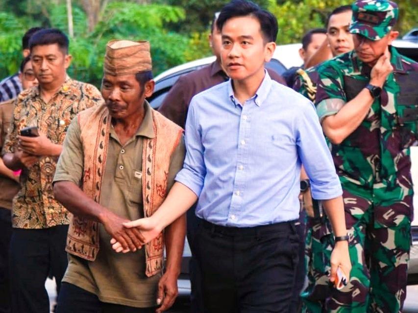 Gibran Datang Saat Kalsel Berjibaku dengan Karhutla dan ISPA